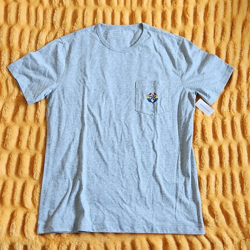 🆕 Banana Republic Pocket T-Shirt - Medium